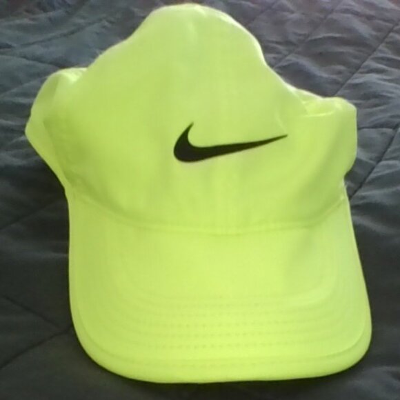 Nike hat - Picture 1 of 3